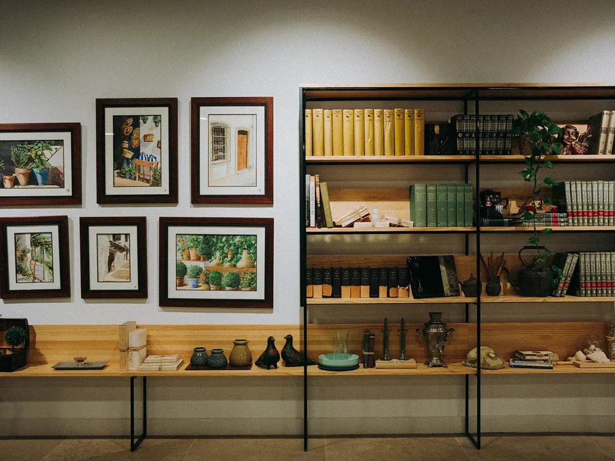 estantes cafeteria hotel alove DSC1213