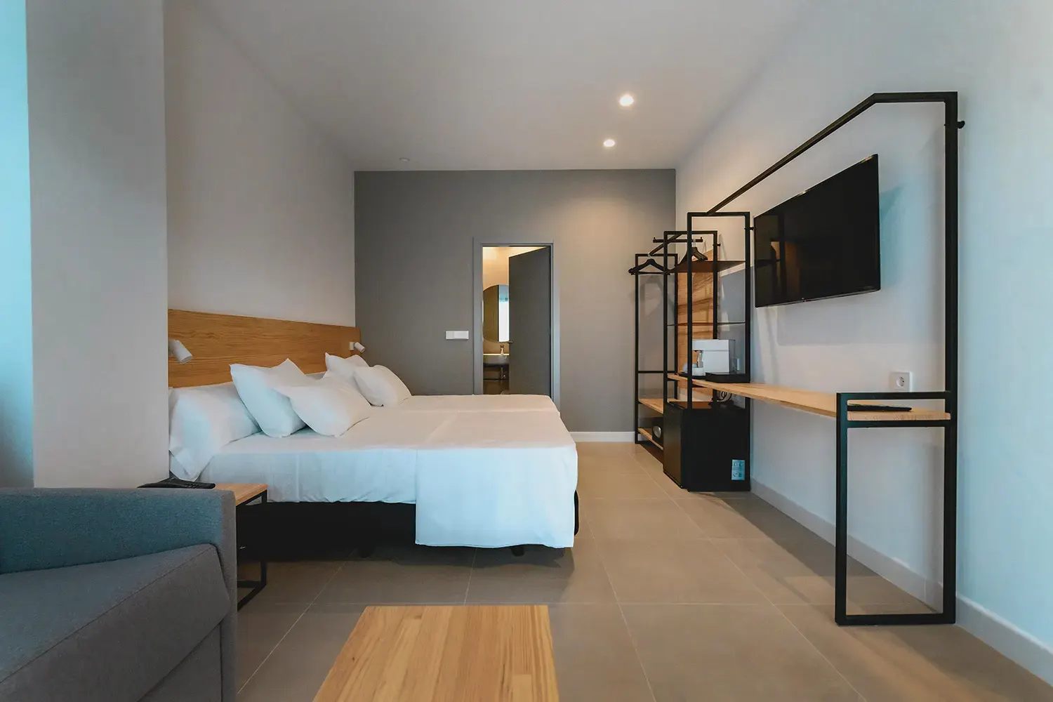 habitacion doble con sofa cama hotel alove